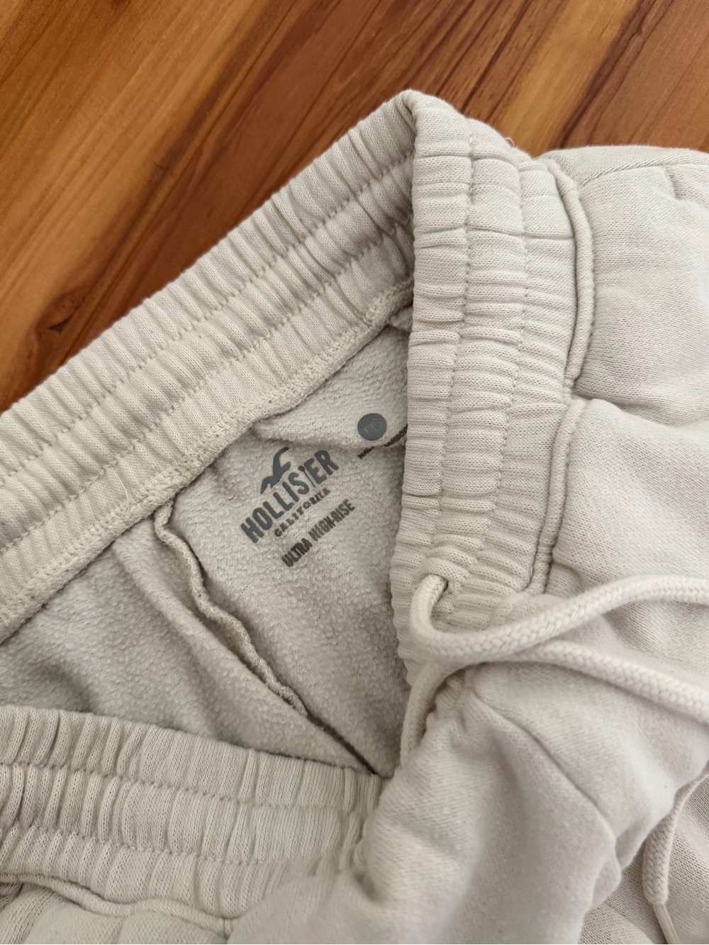 Hollister Jogger Sweatpants - Cream & Gray - Picture 4 of 4